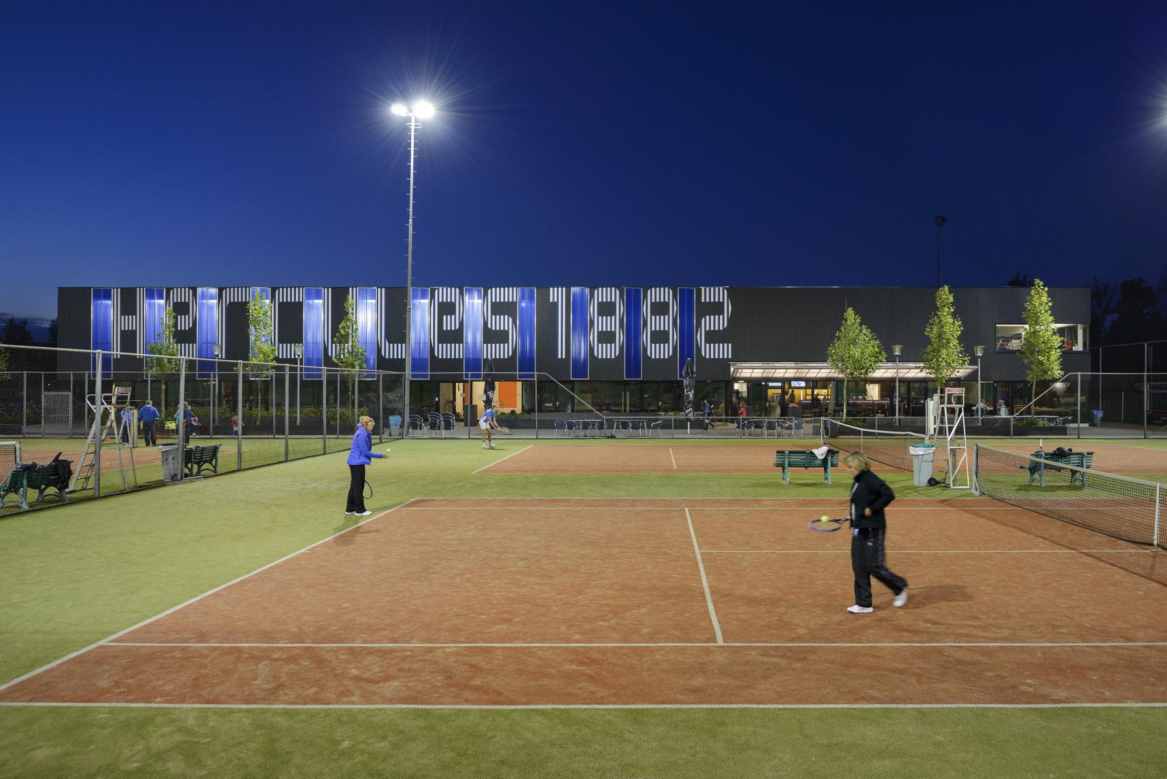 nieuwe zuidgevel voor bestaande sporthal